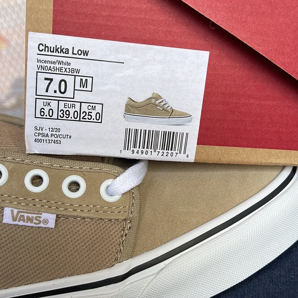 Vans WMNS Chukka Low
Incense/White
VN0A5HEX3BW
Sneakers - Picture 16 of 16